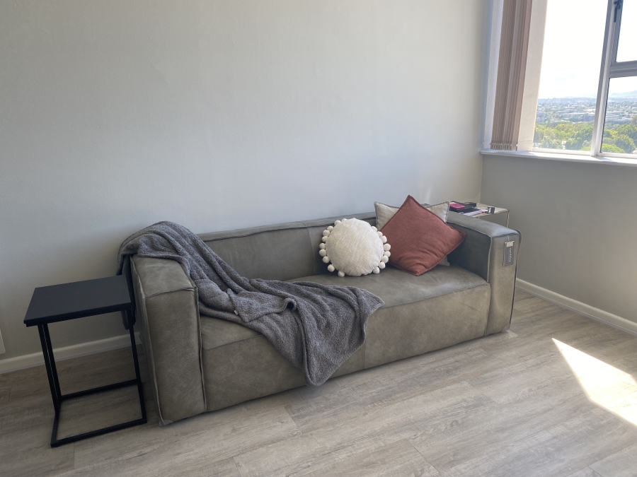 1 Bedroom Property for Sale in Loevenstein Western Cape